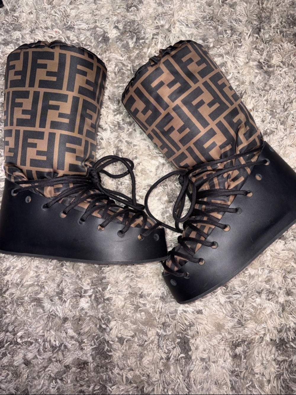 Fendi snow boots / moon boots. Size 35